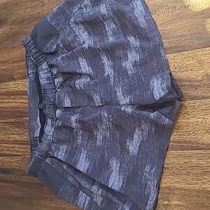 Lululemon Men’s Pace Breaker Gray and Black Shorts 4” Inseam Xl